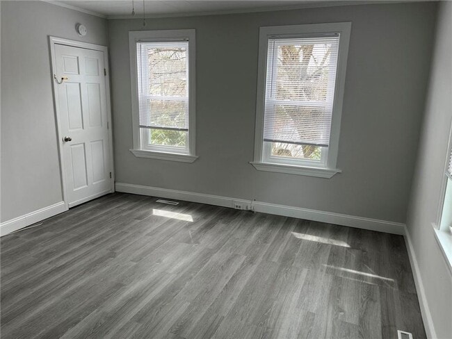 Building Photo - 318 Elm St