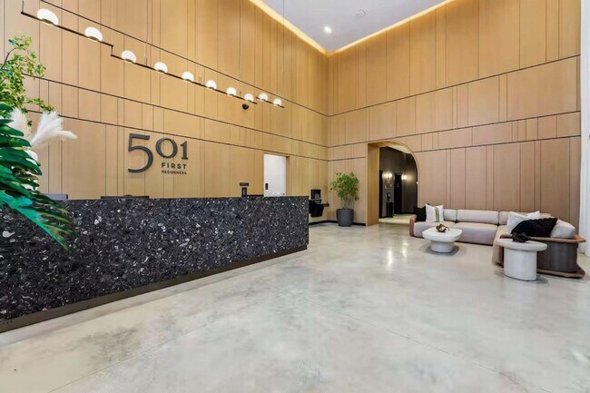 Building Photo - 501 NE 1st Ave