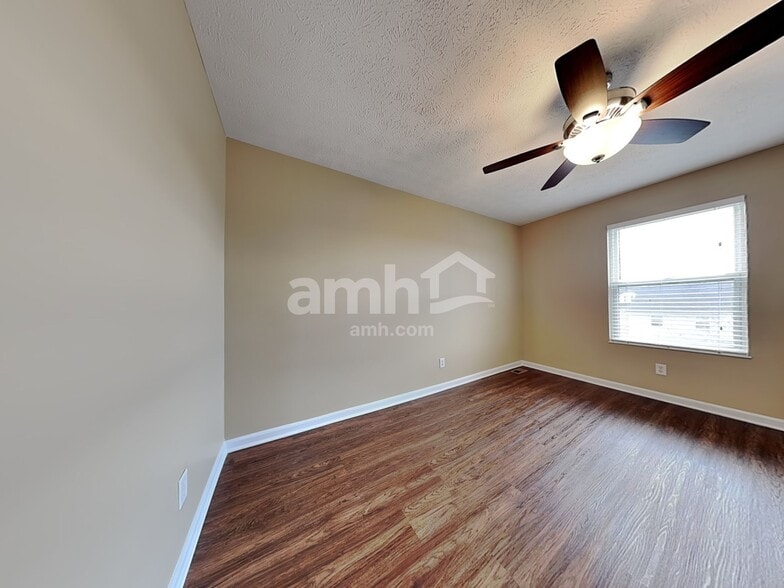 Building Photo - 2025 Apple Knoll Ln