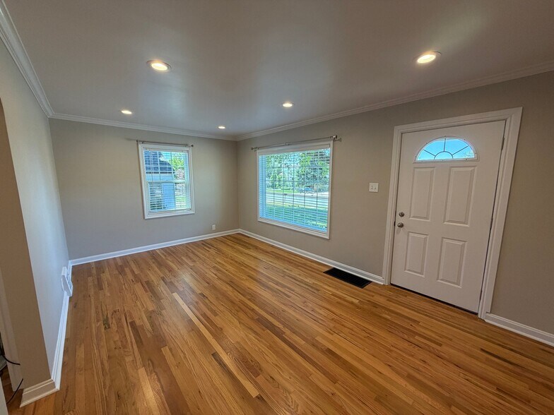Building Photo - 145 S 300 E