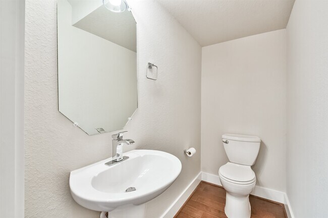 Building Photo - 810 Mansfield St
