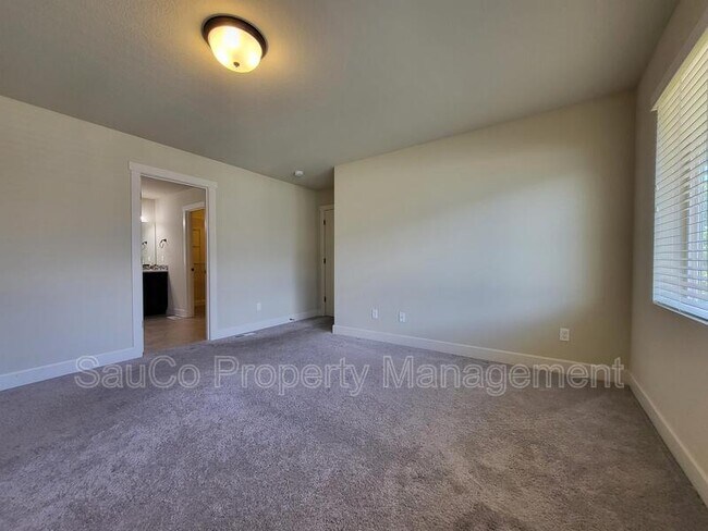 Building Photo - 5301 SE Thornapple St