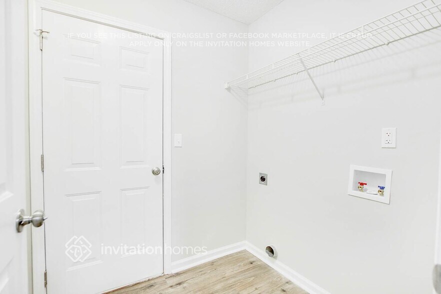 Building Photo - 187 Pebblebrook Way
