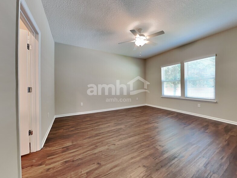 Building Photo - 161 Stone Arbor Ln