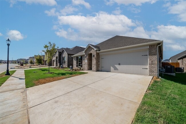 Building Photo - 10505 Breezeway Dr