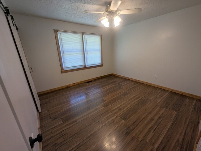 Building Photo - 167 SE 421st Rd