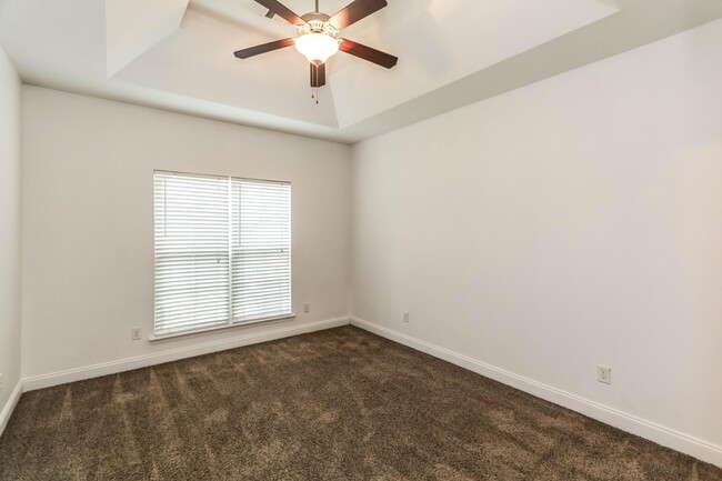 Building Photo - 334 High Meadows Pl