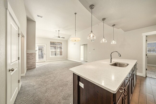 Building Photo - 3B/2B Condo in the Flats at Centerra Now A...