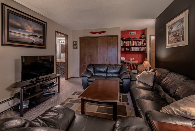 Building Photo - 941 11th Ave S