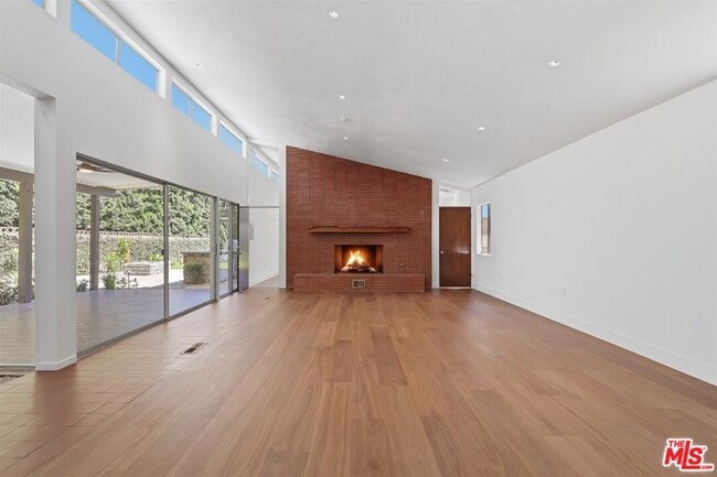 Building Photo - 444 S Windsor Blvd