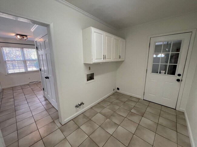 Building Photo - Large 4/4 House in Maplewood $2,650