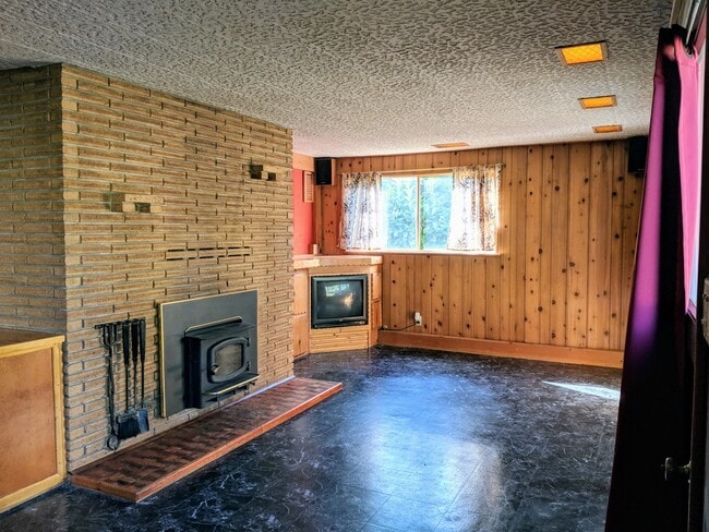 Building Photo - Spacious 3 Bed 2.5 Bath in Seatac
