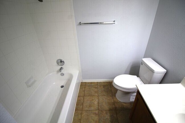 Building Photo - 6707 Rosita Oak Dr