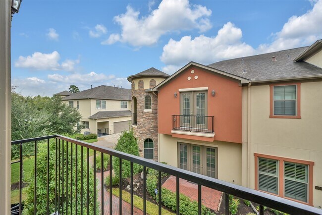 Building Photo - 14546 San Pietro Dr