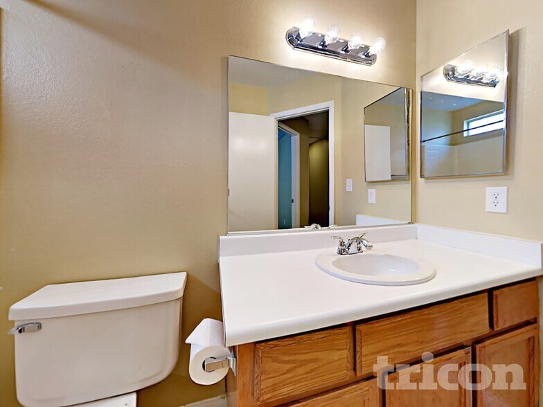 Building Photo - 625 Freeburg Pl