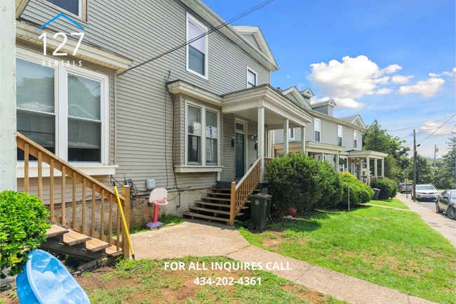 Building Photo - Spacious 3-Bedroom Apartment with Modern U...