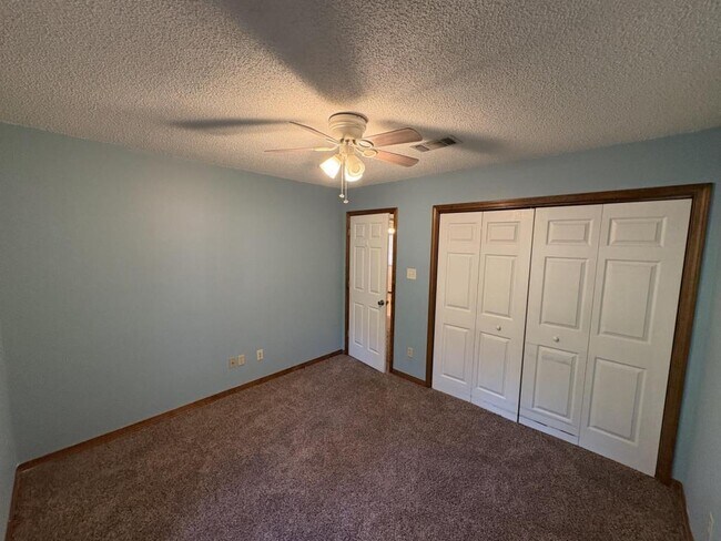 Building Photo - 1508 Beachview Dr