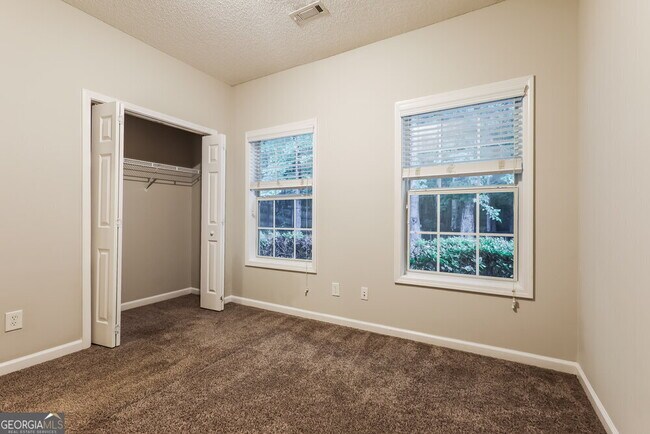Building Photo - 329 Westhill Dr