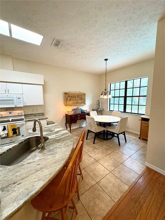 Building Photo - 7964 Roundelay Dr