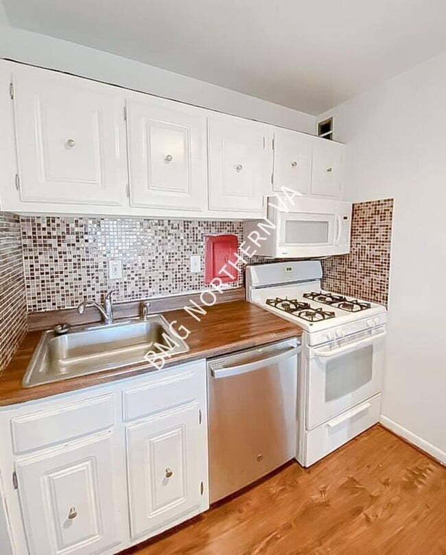 Building Photo - 5340 Holmes Run Pkwy