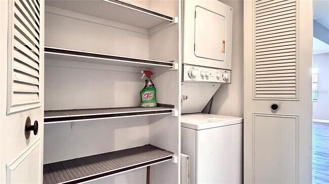 Building Photo - 22333 Edgewater Dr