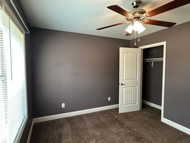 Building Photo - 4 Bed 2 Bath FOR RENT in Waynesville