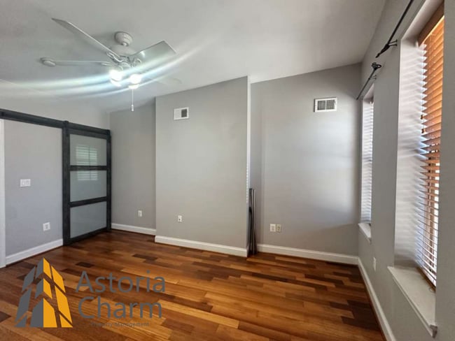 Building Photo - Stylish 2 Bedroom with Spa Bath, Hardwood Floors and Parking