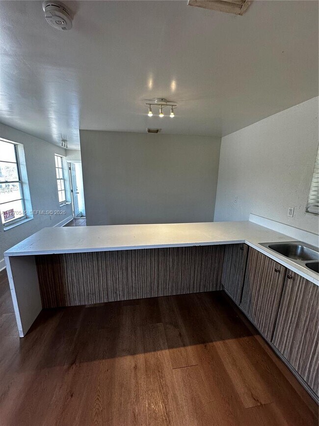 Building Photo - 5903 N Miami Ave