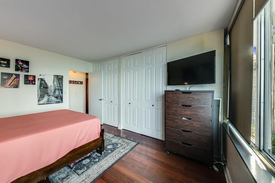 Building Photo - 1000 N Lake Shore Dr