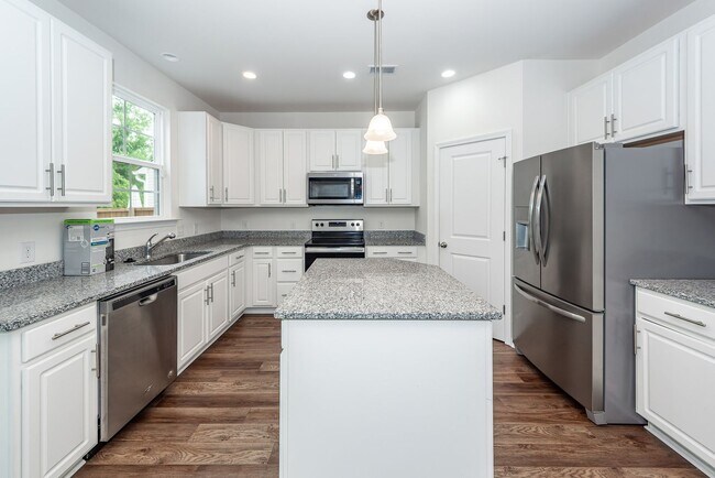 Building Photo - 3 Bedroom, 2.5 Bathroom Home in Hunters Bend - Ladson