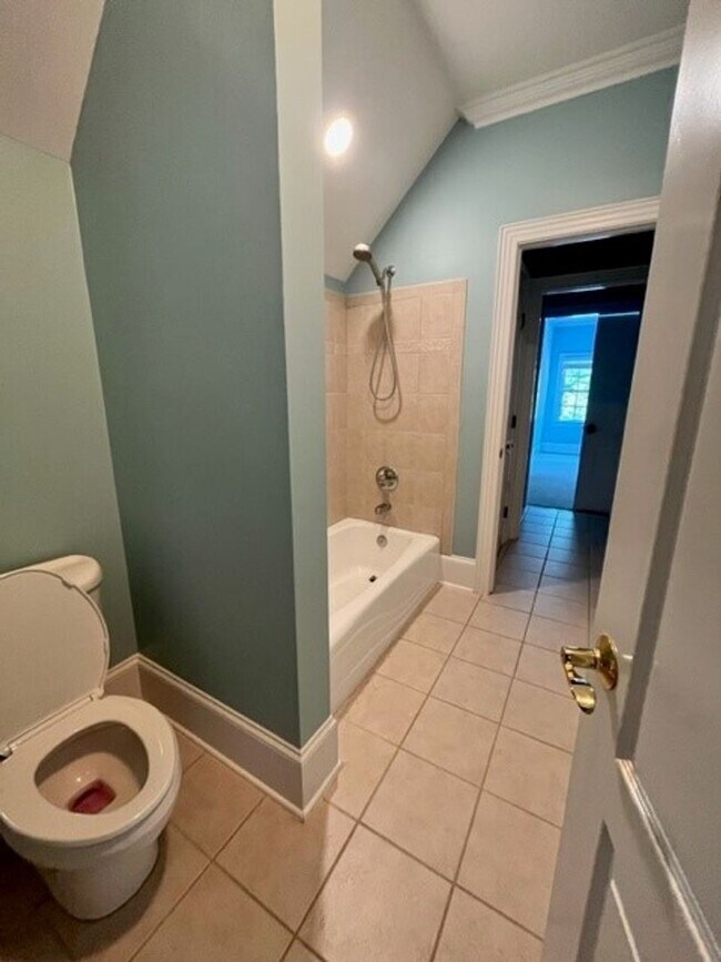Building Photo - 4-bedroom, 3.5-bathroom Single Family Home