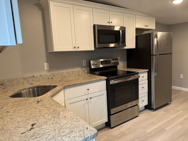 Building Photo - 10 Leyden St