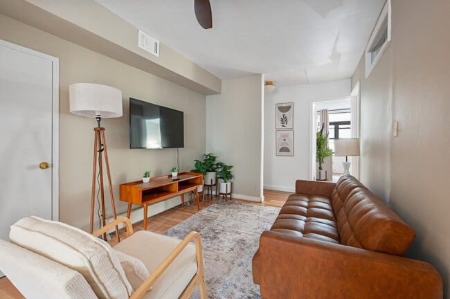 Building Photo - 309 W 28th St