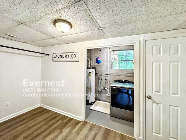 Building Photo - 3-Bedroom, 2-Bathroom Home with Basement a...