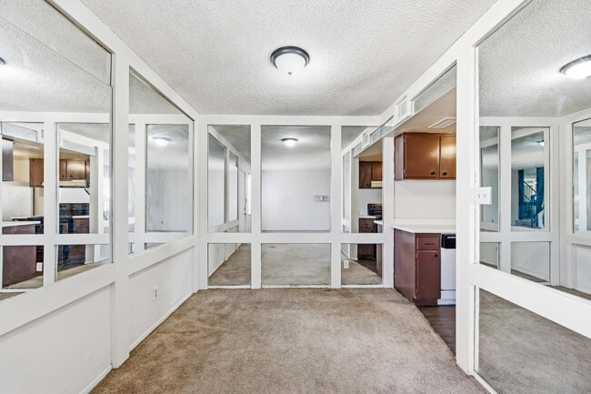 Building Photo - 6705 W Devonshire Ave