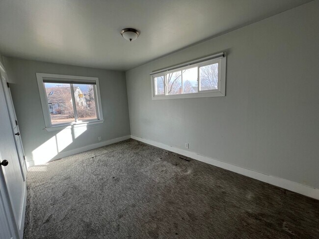 Building Photo - 3 bed 2 bath Harvey Park, Corner Lot