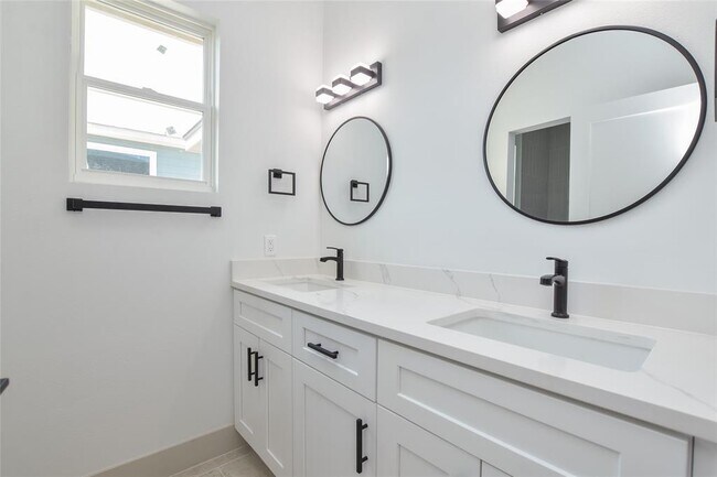 Building Photo - 7103 Bennett Ave