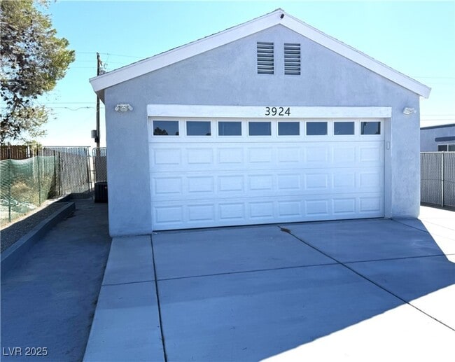 Building Photo - 3924 Mount Charleston Dr