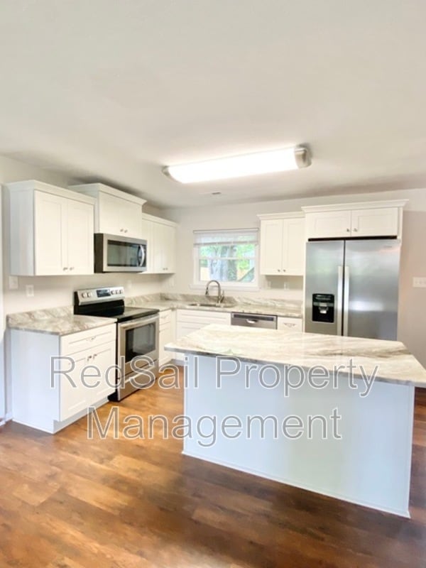 Building Photo - 504 Beech Dr