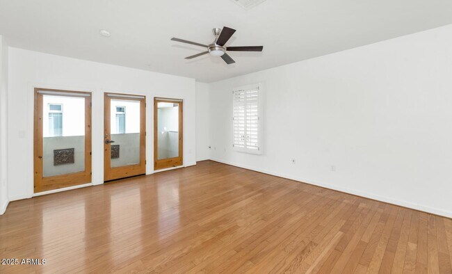 Building Photo - 229 W Portland St