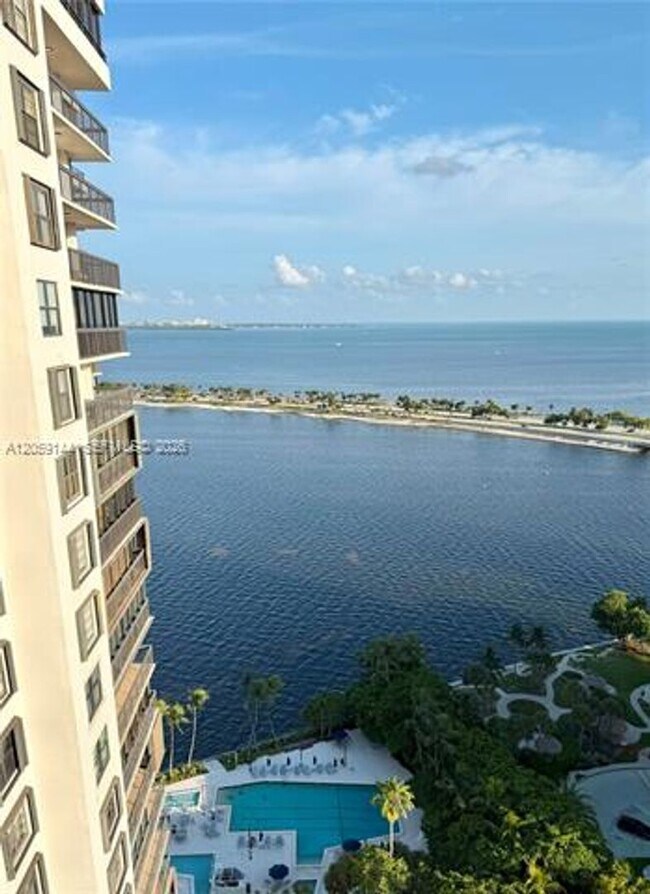 Building Photo - 2333 Brickell Ave