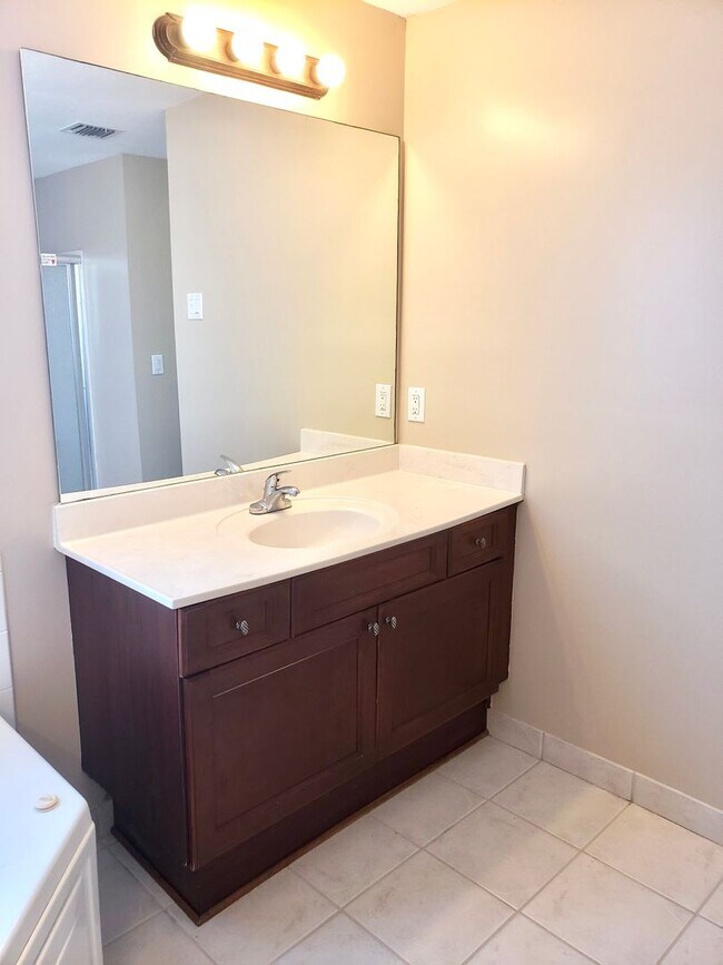 Building Photo - Beautiful home with Swimming Pool in the Hammocks. 4 bedroom 2 bath -Pool lawn service included!!!