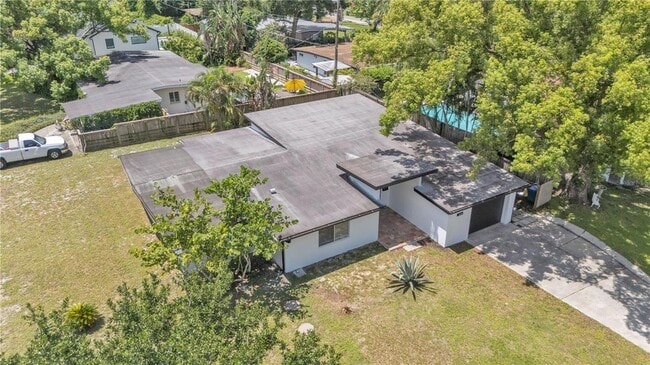 Building Photo - 2128 Sycamore Dr