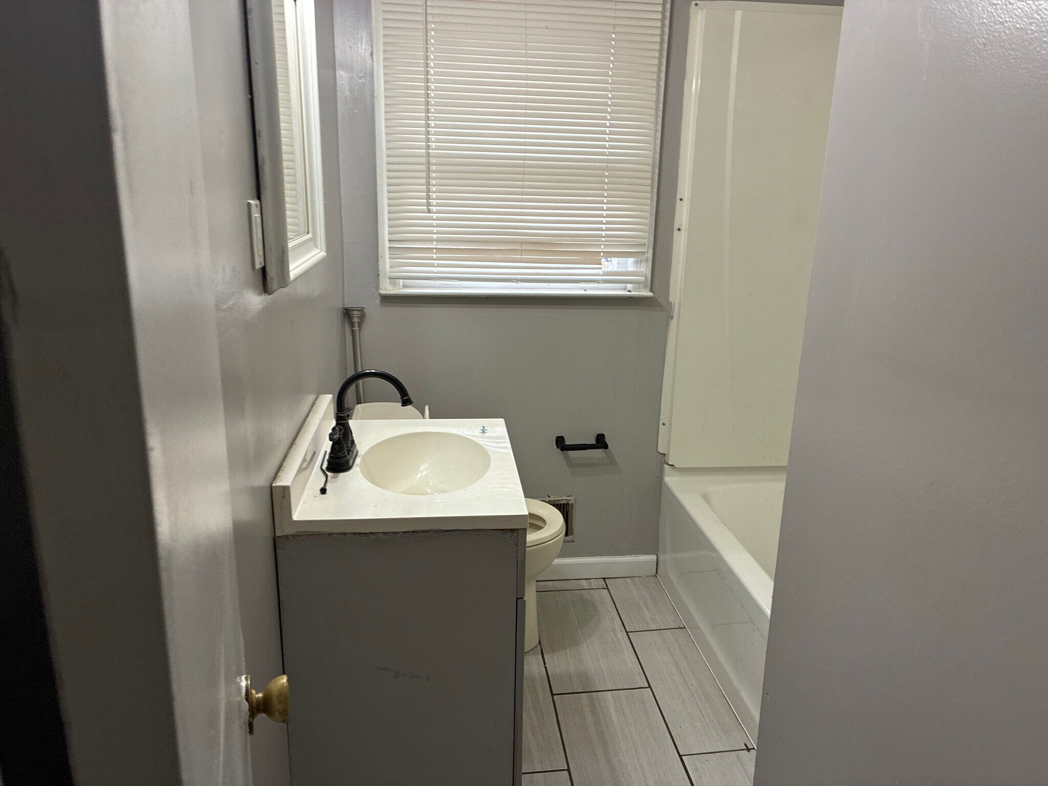 Building Photo - Room in House on Batiste Garden Cir