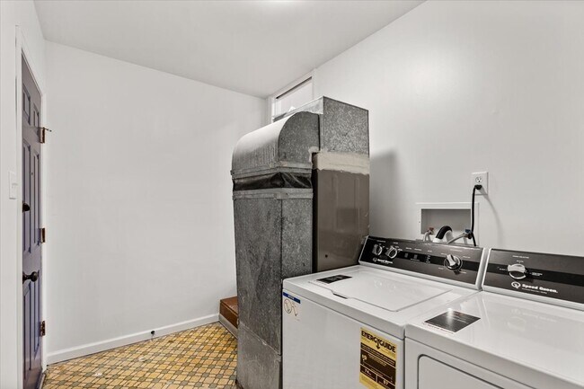 Building Photo - 2910 Fendall Ave