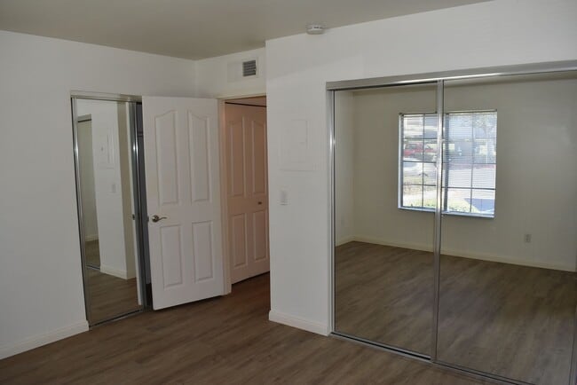 Building Photo - Remodeled 1 Bed, 1 Bath First Floor Condo in Carmel Trails