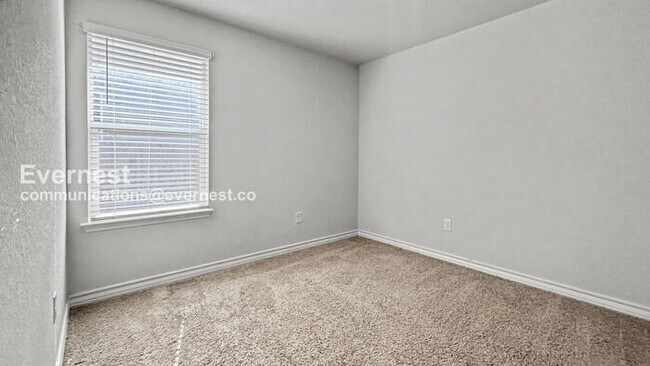 Building Photo - PROMO: Get 50% off the first month’s rent when you sign the lease today! / 3 Bed/2 Bath Home with...