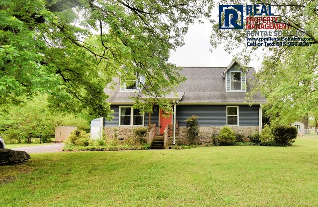 Primary Photo - Great 3 bd 2.5 ba with Washer/Dryer includ...