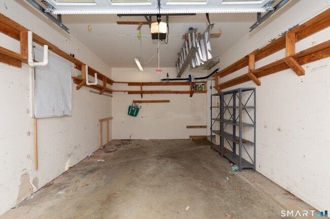 Building Photo - 10 Apple Tree Rd