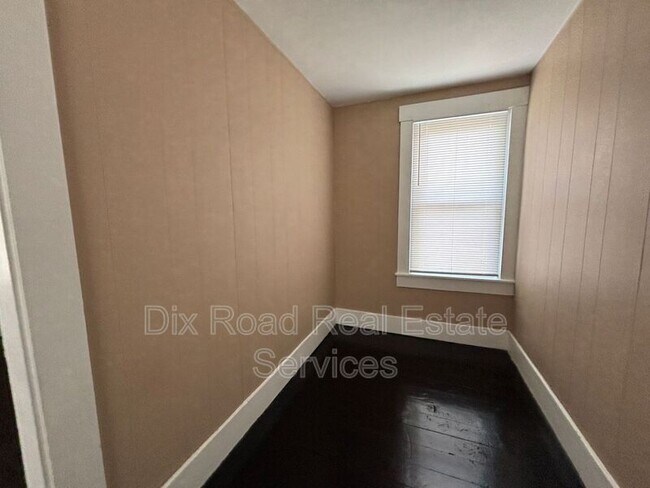 Building Photo - 123 N Miami St